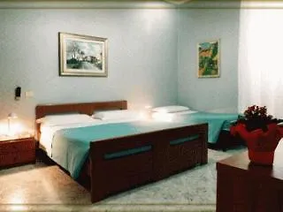 Art Mary 3* רומא